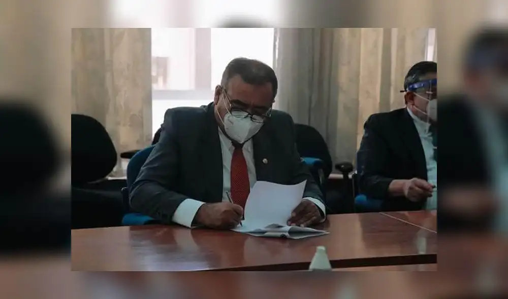 El último fin de semana docente Omar Vences asumió funciones.