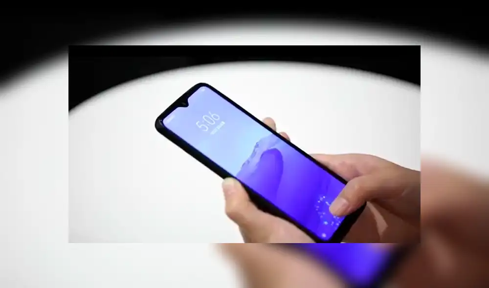 Insertar un lector de huellas en una pantalla LCD ha sido posible gracias al uso   de un transmisor infrarrojo. | Foto: Redmi