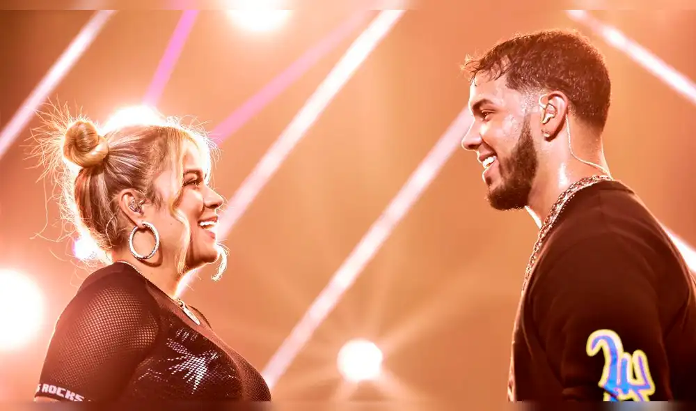 Anuel AA es duramente criticado por presumir lujosos objetos