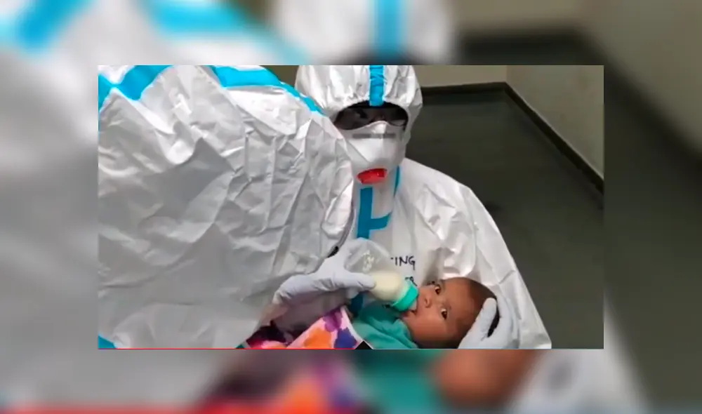 Las enfermeras se turnan para cuidar al bebé de tres meses, luego que su familia se infectara de coronavirus. (Foto: Captura) Las enfermeras se turnan para cuidar al bebé de tres meses, luego que su familia se infectara de coronavirus. (Foto: Captura)