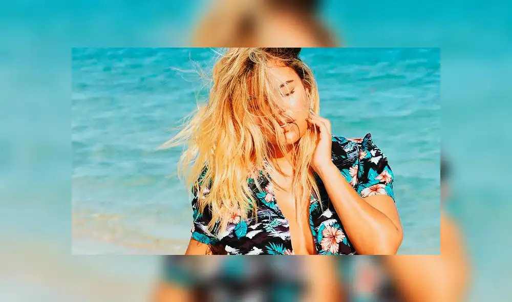 Karol G sorprende con sensual foto en bikini y enloquece a fans