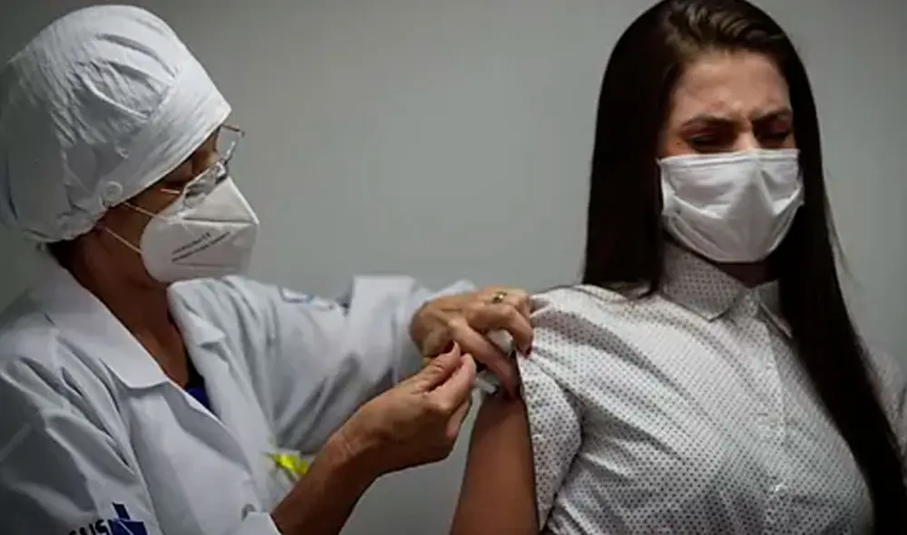 Los científicos indicaron que 29 días después de la vacunación el 98% de los participantes tenían anticuerpos neutralizantes. Foto: EFE Los científicos indicaron que 29 días después de la vacunación el 98% de los participantes tenían anticuerpos neutralizantes. Foto: EFE