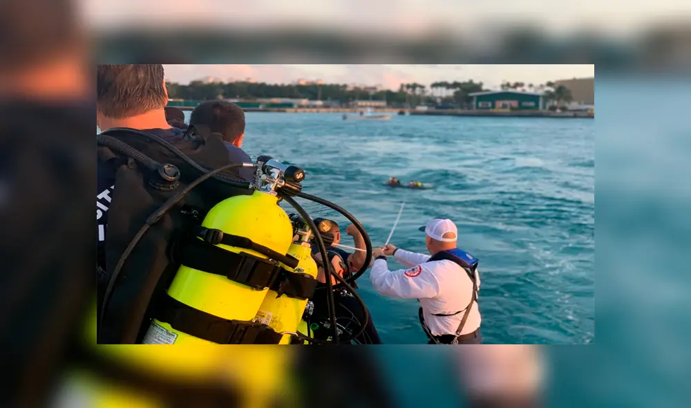 Dos mujeres son halladas muertas dentro de un auto que cayó desde un ferry al mar [VIDEO]
