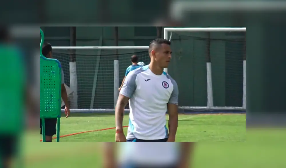 Yoshimar Yotún fue blanco de una singular broma por parte de su equipo Cruz Azul. Yoshimar Yotún fue blanco de una singular broma por parte de su equipo Cruz Azul.