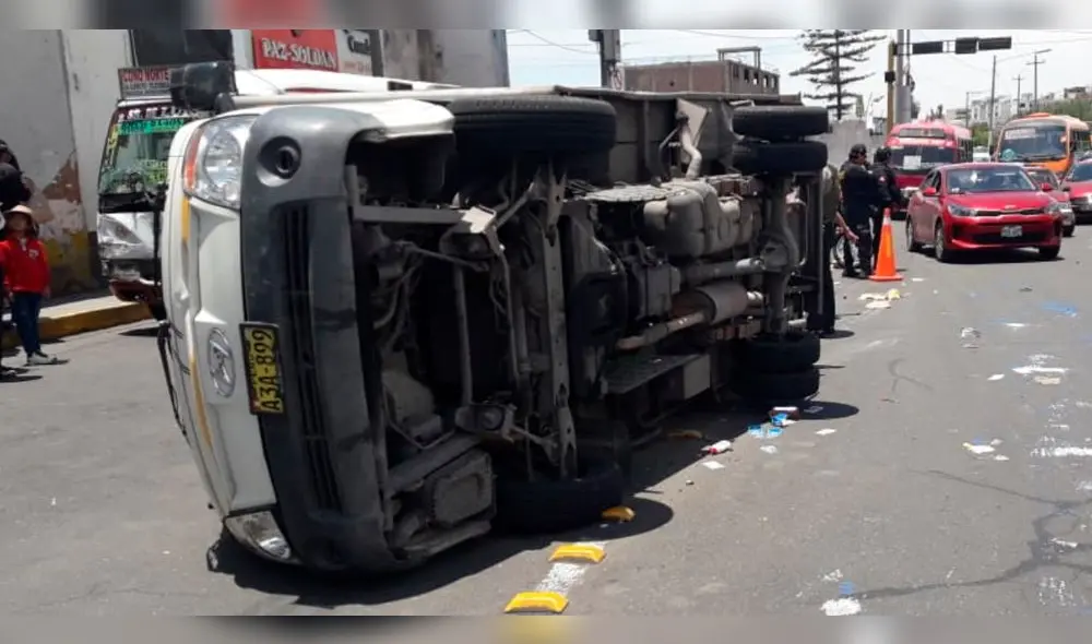 Accidente de tránsito se produjo este lunes en la avenida La Marina en el Cercado de Arequipa.