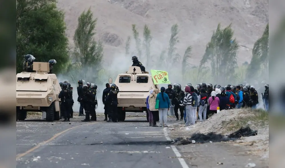 Al límite. Una tregua se asoma en el conflicto minero en Islay. Al límite. Una tregua se asoma en el conflicto minero en Islay.