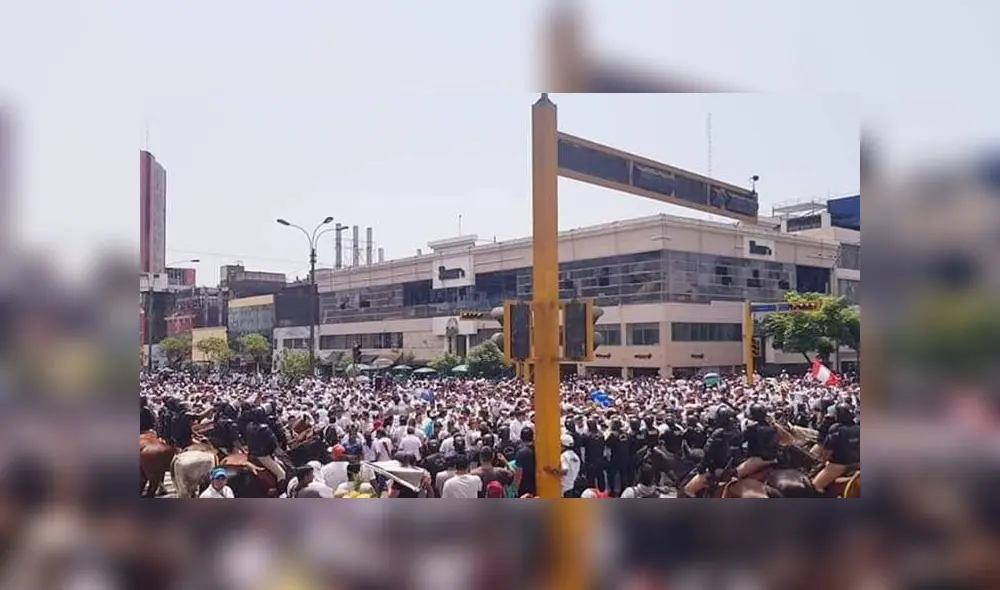 Marcha en favor de corridas de toros y peleas de gallos genera congestión vehicular