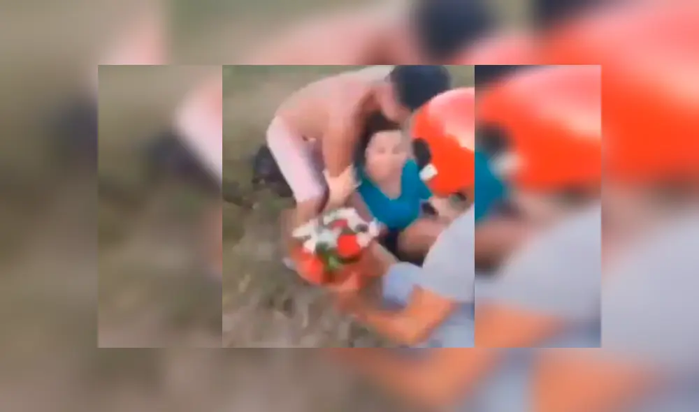 Un hombre utilizó una peculiar manera de proponerle matrimonio a su novia y generó polémica. Un hombre utilizó una peculiar manera de proponerle matrimonio a su novia y generó polémica.