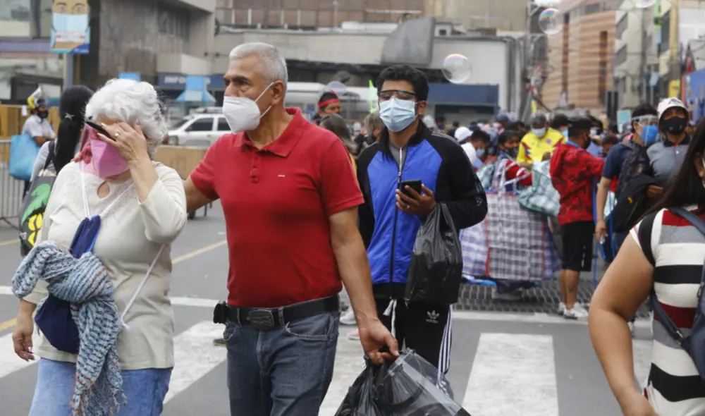 Varias personas indicaron que recién fueron hoy a realizar sus adquisiciones porque en los días previos estaban ocupados. Foto: Félix Contreras / La República