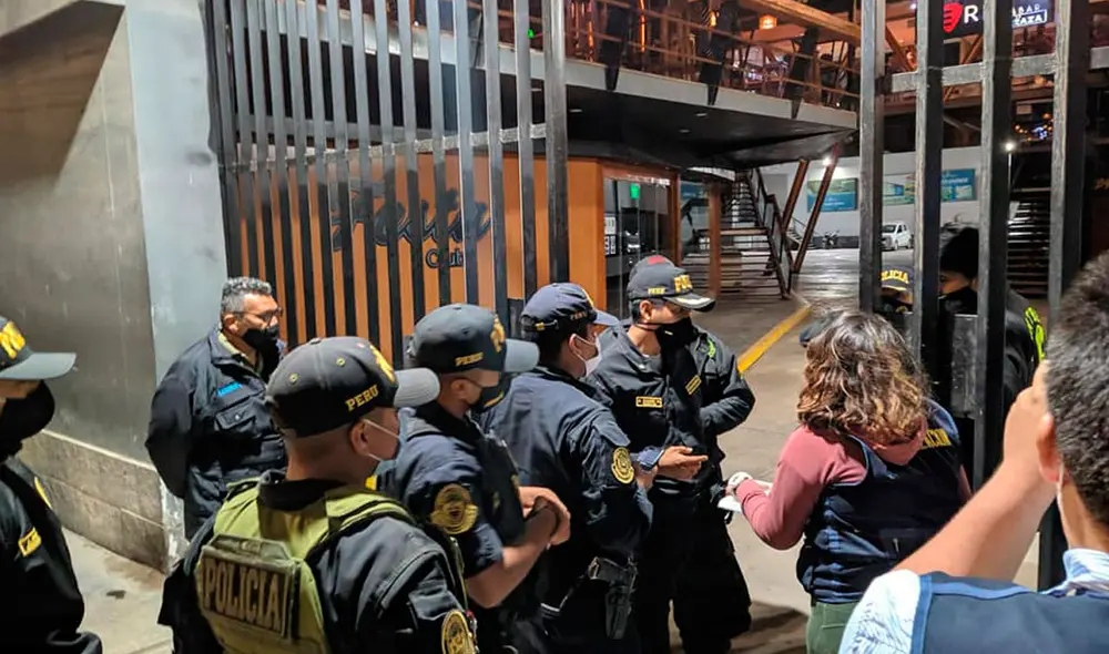 Personal edil y policial llegó ayer nuevamente a establecimiento ubicado en avenida José Leonardo Ortiz. Personal edil y policial llegó ayer nuevamente a establecimiento ubicado en avenida José Leonardo Ortiz.