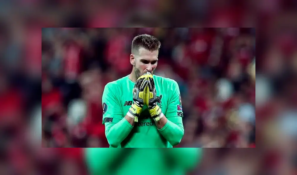 Adrián San Miguel, portero del Liverpool, se lesionó por la culpa de un hincha. Adrián San Miguel, portero del Liverpool, se lesionó por la culpa de un hincha.