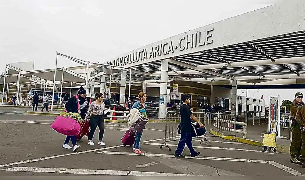 Trámites. Control migratorio de Chile es exigente. Extranjeros tienen que enmendar errores para intentar cruzar a país vecino. Trámites. Control migratorio de Chile es exigente. Extranjeros tienen que enmendar errores para intentar cruzar a país vecino.