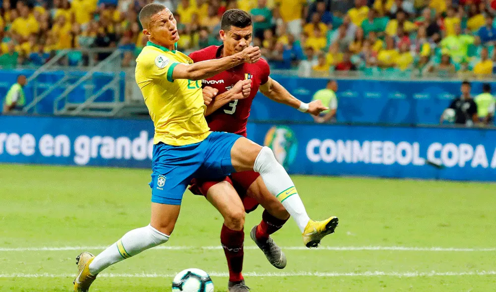 Richarlison fue puesto en puesto en cuarentena por paperas y quedó descartado para el Brasil vs. Paraguay. | Foto: AFP