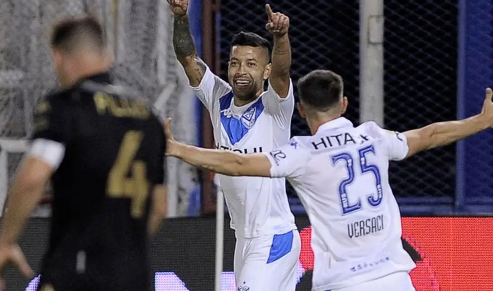 Vélez derrotó a Racing por la Copa Diego Armando Maradona desde el Estadio José Amalfitani. Foto: Twitter.