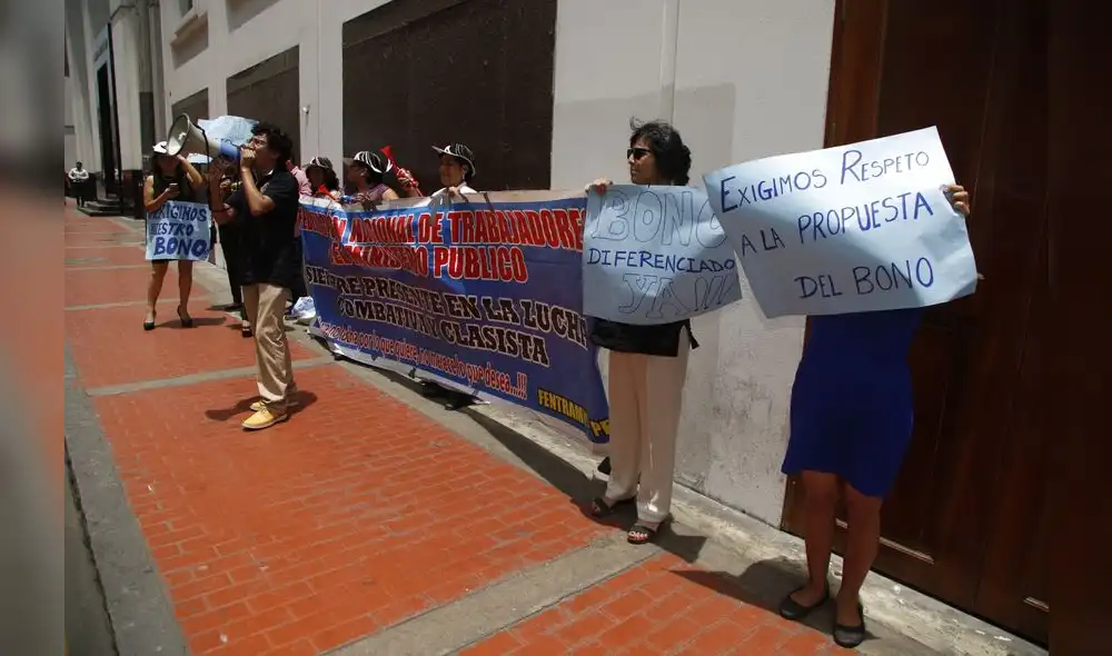 Trabajadores del Ministerio Público realizaron un plantón en Economía y Finanzas