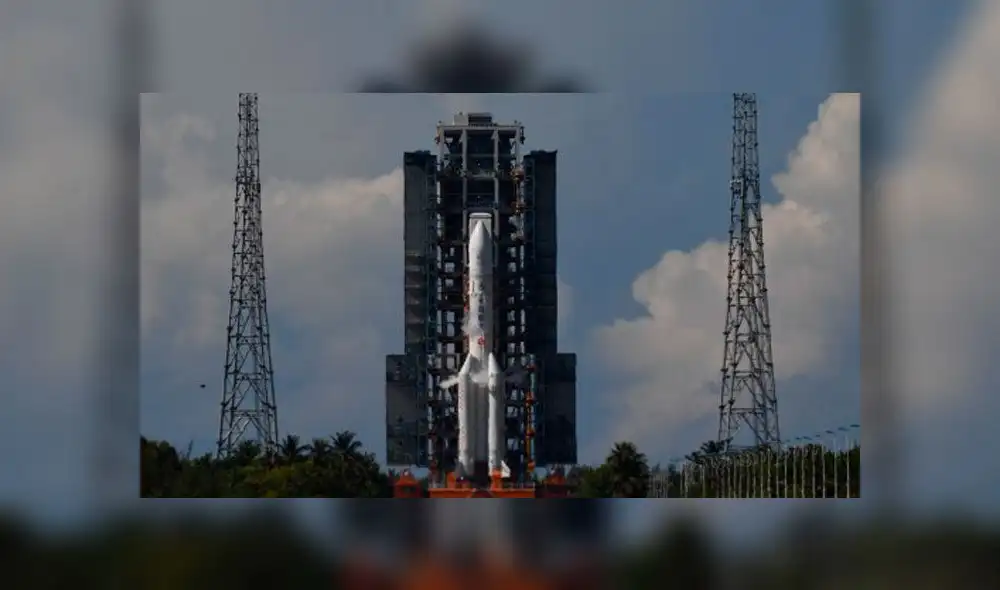 Un cohete Long March-5, que lleva un orbitador, un módulo de aterrizaje y un rover como parte de la misión Tianwen-1 a Marte, antes de su lanzamiento planeado desde el Espacio Wenchang. Foto: AFP.