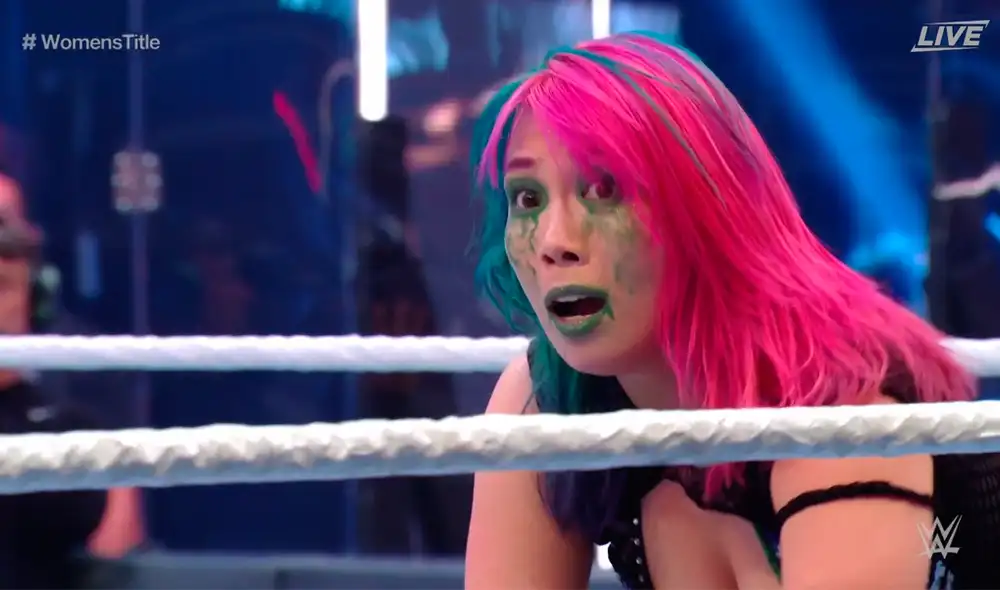 Asuka y Nia Jax recibieron el conteo de diez afuera del ring y la japonesa sigue siendo campeona de Raw. | Foto: WWE