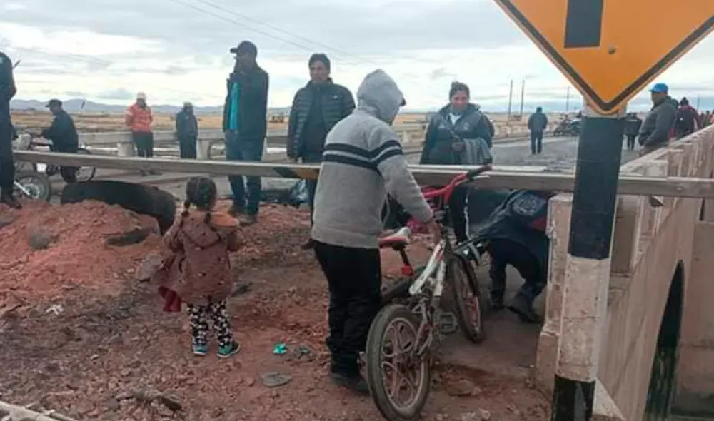 Protestantes soldaron estructura. Foto: R Start-TV Puno