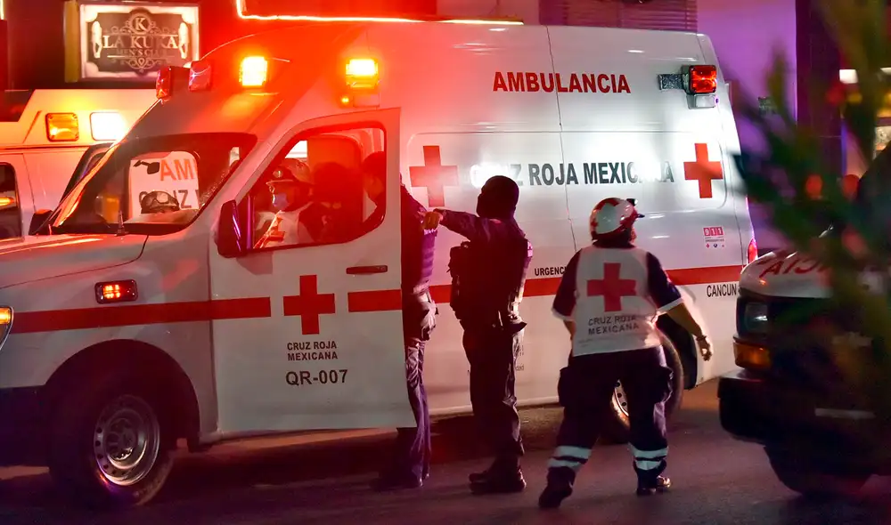 Testigos de los hechos señalaron que el chofer se acercó demasiado a la acera. Foto: EFE/referencial