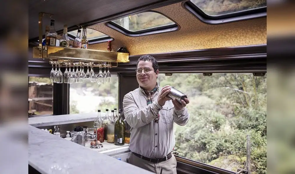 Los turistas vivirán la experiencia de preparación en vivo de cocteles a base de Pisco. Los turistas vivirán la experiencia de preparación en vivo de cocteles a base de Pisco.