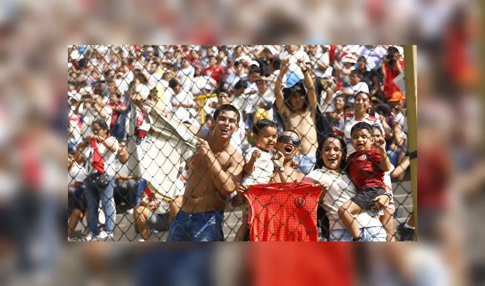 La hinchada de Universitario de Deportes recurre constantemente a los partidos que se disputan en el Monumental. (Foto: Grupo La República/Carlos Contreras Merino)
