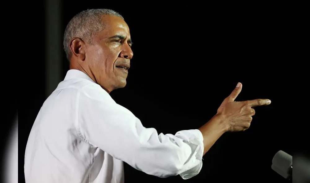 A market trader shows different currency notes in Caracas on March 10, 2019, during the third day of a massive power outage which has left Venezuelans without communications, electricity and water. - The unprecedented power outage already left 15 patients dead and threatens to extend indefinitely, increasing distress for the severe political and economic crisis hitting the oil-rich South American nation. (Photo by Cristian Hernandez / AFP) A market trader shows different currency notes in Caracas on March 10, 2019, during the third day of a massive power outage which has left Venezuelans without communications, electricity and water. - The unprecedented power outage already left 15 patients dead and threatens to extend indefinitely, increasing distress for the severe political and economic crisis hitting the oil-rich South American nation. (Photo by Cristian Hernandez / AFP)