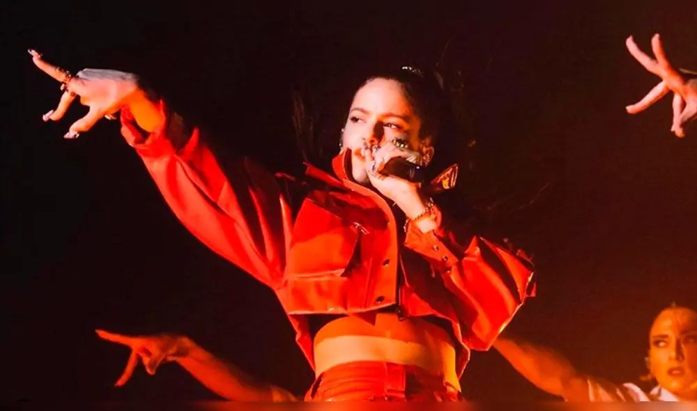 Rosalía rogaba para que la escuchen cantar Rosalía rogaba para que la escuchen cantar