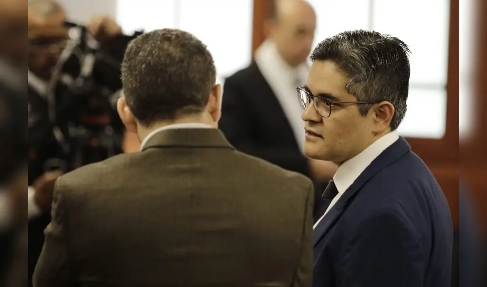 Rafael Vela acompañó a Pérez Gómez antes de la audiencia. Foto: John Reyes / La República