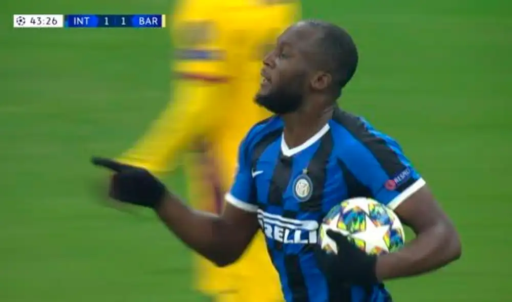 Antes de terminar el primer tiempo, Romelu Lukaku anotó el gol del empate para el Inter sobre el FC Barcelona. | Foto: Fox Sports Antes de terminar el primer tiempo, Romelu Lukaku anotó el gol del empate para el Inter sobre el FC Barcelona. | Foto: Fox Sports