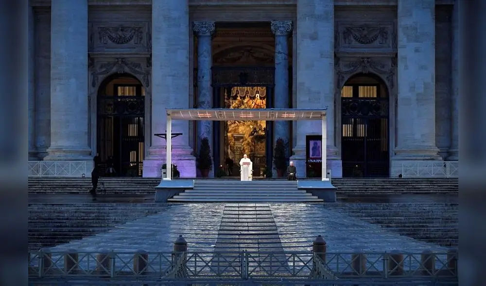 El papa insta al mundo a "remar juntos" contra la pandemia de coronavirus. Foto: EFE/AFP. El papa insta al mundo a "remar juntos" contra la pandemia de coronavirus. Foto: EFE/AFP.