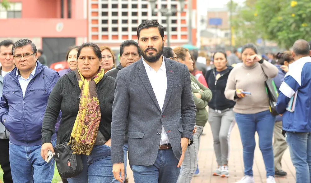 Extrabajadores del Congreso asistieron a plantón contra disolución