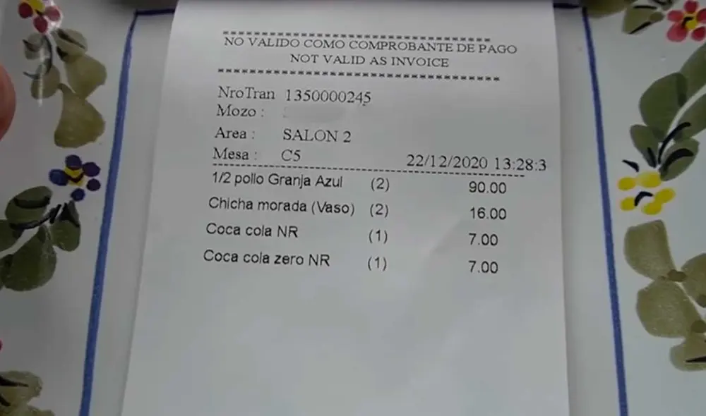Desliza las imágenes para ver el aspecto de este pollo a la brasa que cuesta 90 soles en Lima. Foto: captura de YouTube/El Cholo mena