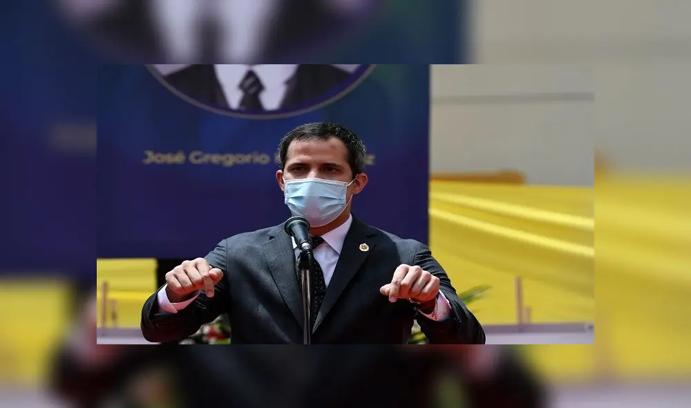 Venezuelan opposition leader Juan Guaido, wearing a face mask, gestures as he delivers a speech during a tribute to health workers who died from COVID-19, at the Venezuelan Medical Federation in Caracas, on September 10, 2020. (Photo by Federico PARRA / AFP) Venezuelan opposition leader Juan Guaido, wearing a face mask, gestures as he delivers a speech during a tribute to health workers who died from COVID-19, at the Venezuelan Medical Federation in Caracas, on September 10, 2020. (Photo by Federico PARRA / AFP)