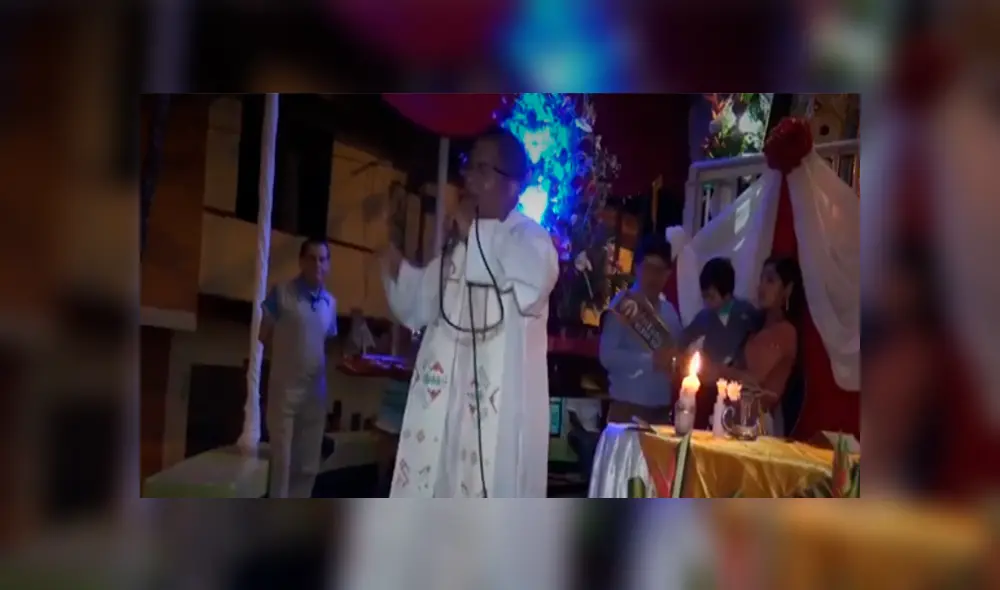 En Facebook, un sacerdote sorprendió a los pobladores de la selva peruana con su singular predicación. En Facebook, un sacerdote sorprendió a los pobladores de la selva peruana con su singular predicación.
