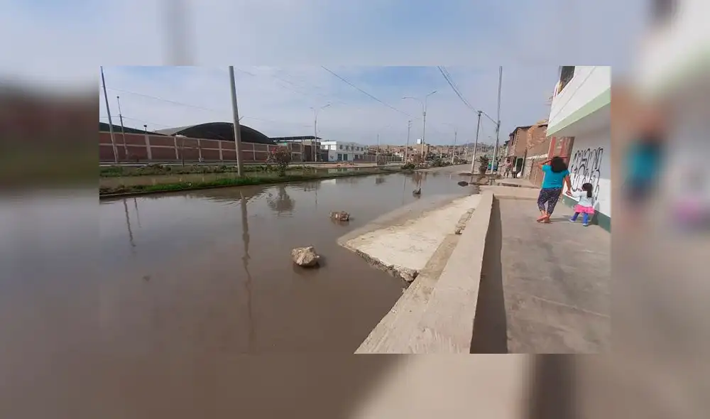 Calles lucen inundadas. Foto: Twitter- @catyfelinis Calles lucen inundadas. Foto: Twitter- @catyfelinis