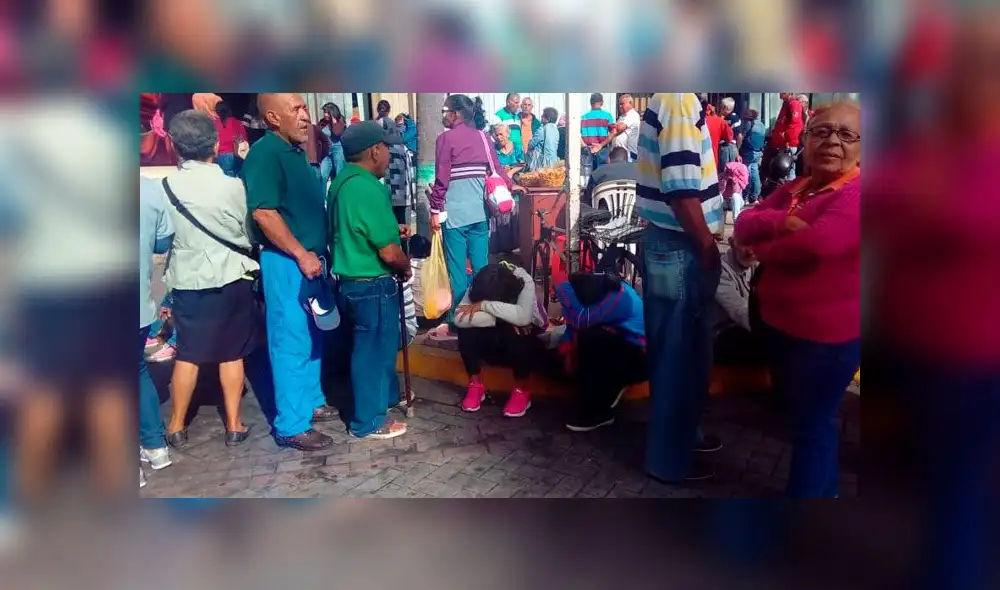 Los pensionados tienen que pasar hasta tres días en cola para poder recibir su pago. Foto: Karina Peraza. Los pensionados tienen que pasar hasta tres días en cola para poder recibir su pago. Foto: Karina Peraza.