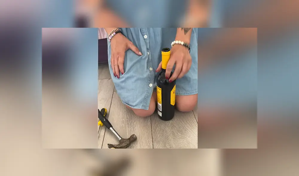 Una joven reveló un sorprendente truco para abrir una botella de vino sin sacacorchos. Foto: YouTube Una joven reveló un sorprendente truco para abrir una botella de vino sin sacacorchos. Foto: YouTube