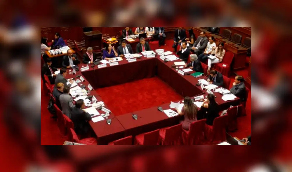 Congresistas envían al tacho proyecto que prohibía su reelección