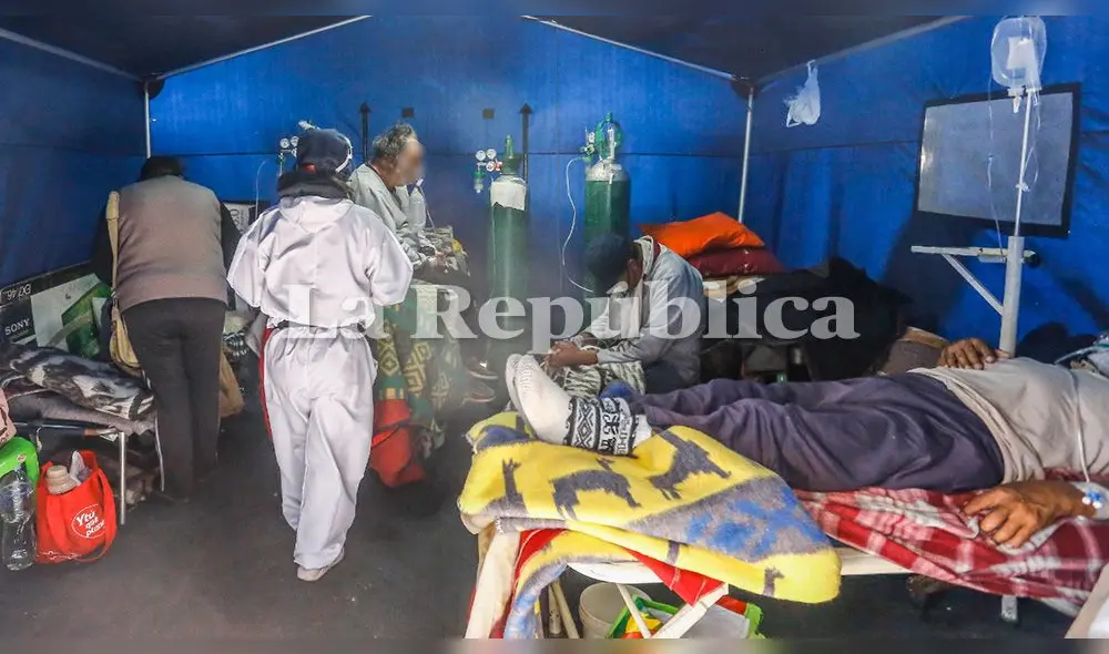 Hospital COVID-19 Arequipa. Los ancianos se aferrar a la vida en las carpas. Hospital COVID-19 Arequipa. Los ancianos se aferrar a la vida en las carpas.