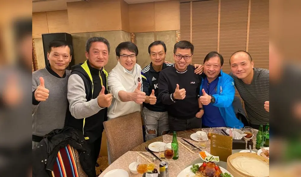 Según medios taiwaneses, cuatro personas dieron positivo para COVID-19.  Jackie Chan y otros asistentes estarían en cuarentena.