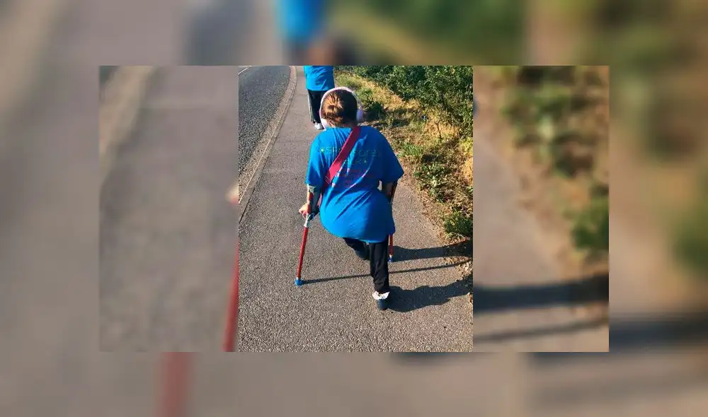 Niña con discapacidad entrega más de 1,000 tarjetas de Navidad para “sacar varias sonrisas” [FOTOS]