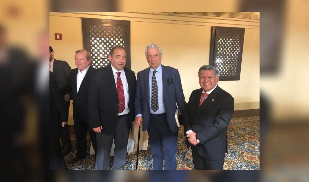 Mario Vargas Llosa incorpora a político César Acuña a su Fundación.