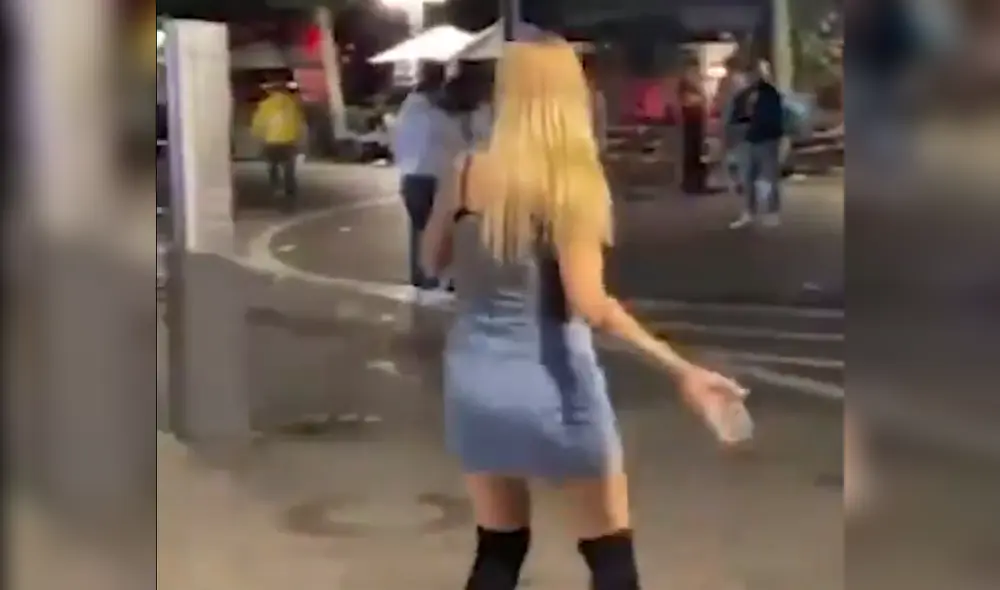 Los participantes de la 'fiesta' del coronavirus lanzaron botellas contra la policía. Foto: Captura. Los participantes de la 'fiesta' del coronavirus lanzaron botellas contra la policía. Foto: Captura.