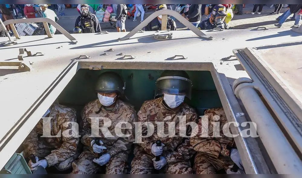 Es un viaje de 15 a 20 minutos en un Porta Tropa Oruga (PTO). Las calles están desiertas. El vehículo pesado anda sin problemas. Es un viaje de 15 a 20 minutos en un Porta Tropa Oruga (PTO). Las calles están desiertas. El vehículo pesado anda sin problemas.