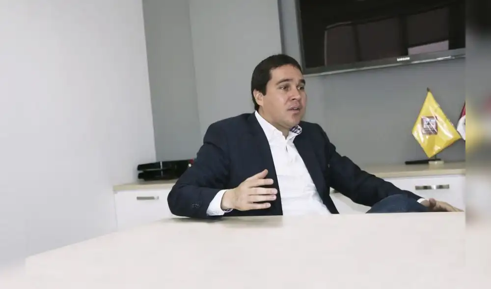 Eduardo Bless denuncia manejo poco democrático en Peruanos Por el Kambio