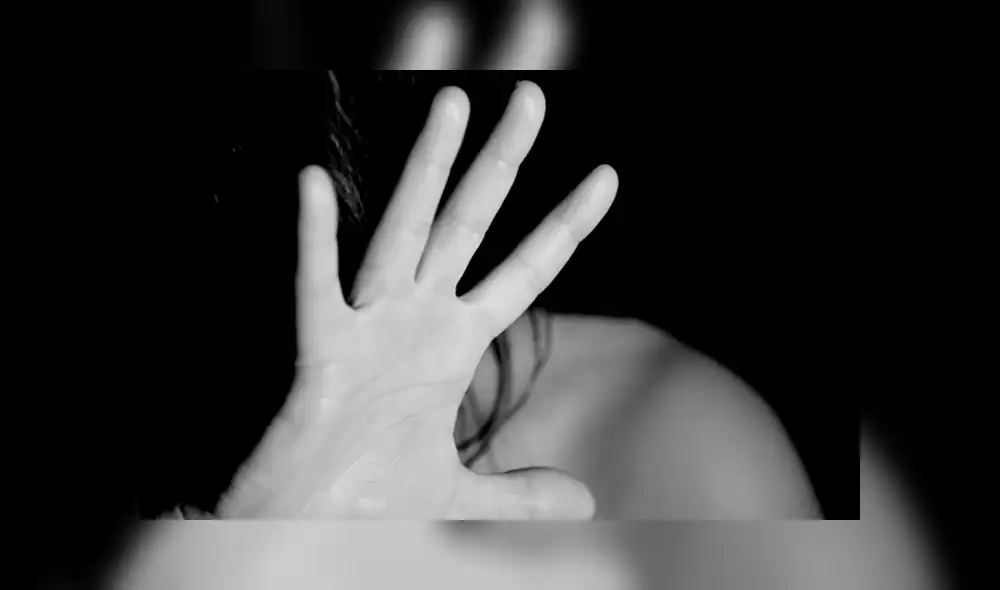 Los jóvenes llevaron a la víctima hasta una calle oscura, donde comenzaron a tocarla. (Foto: referencial)