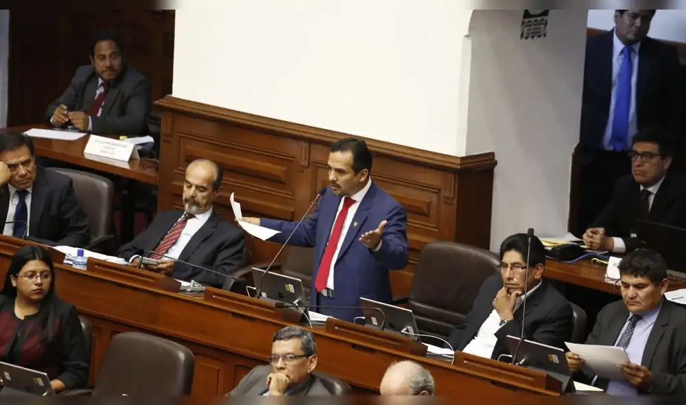 Humberto Morales calificó de espectáculo de fuegos artificiales el voto de confianza