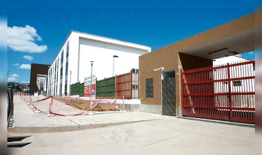 parada. Obra de Lorena inicio hace 8 años y aún no acaba.