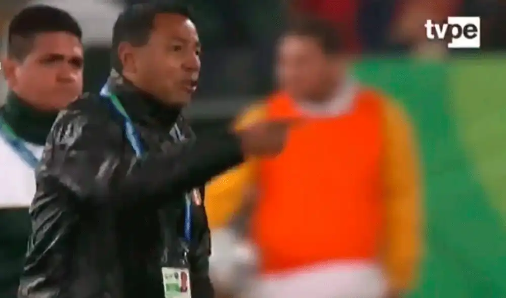 Nolberto Solano se molestó con el árbitro del Perú vs. Honduras y tuvo un airado reclamo. | Foto: TV Perú Nolberto Solano se molestó con el árbitro del Perú vs. Honduras y tuvo un airado reclamo. | Foto: TV Perú