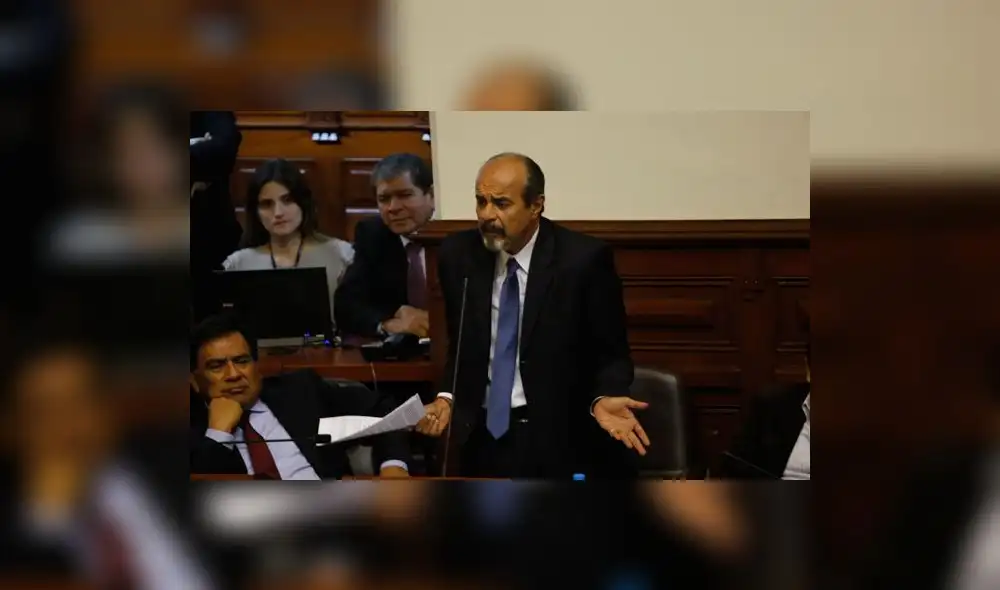 Mulder afirma que Alfredo Thorne "debe renunciar" para resolver crisis política